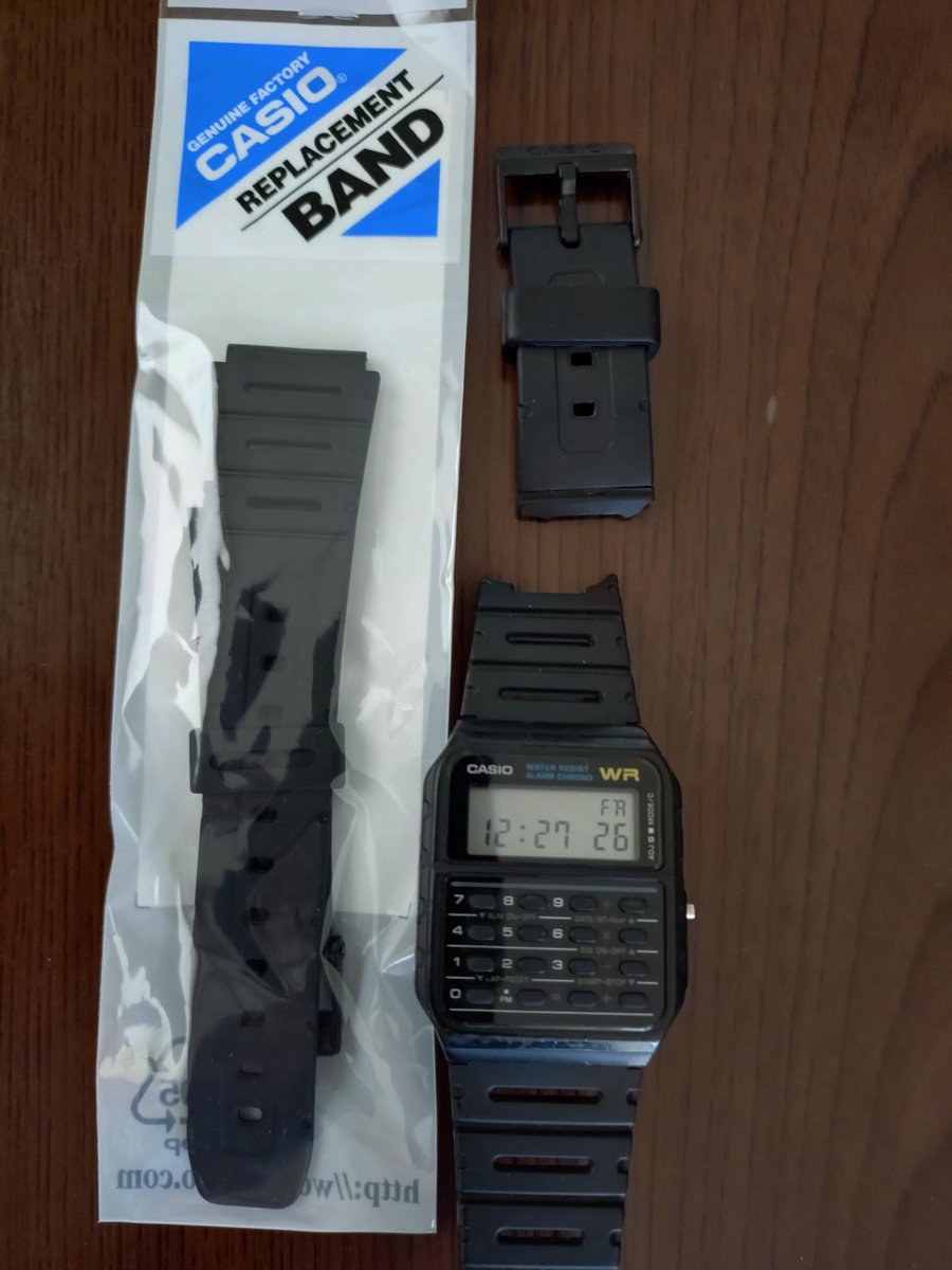 Msk1981_105's tweet photo. CASIO CA-53W

遊環切れて、適当な遊環と交換して数ヶ月。
バンドが切れてしまったので、純正と交換。 https://t.co/5vFOnTg60L