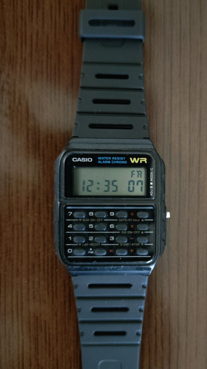 Msk1981_105's tweet photo. CASIO CA-53W

遊環切れて、適当な遊環と交換して数ヶ月。
バンドが切れてしまったので、純正と交換。 https://t.co/5vFOnTg60L