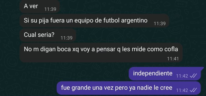 A WhatsApp conversation in Spanish where someone asks what Argentine soccer team they would be if they were one, requesting not to say Boca because they think it's overhyped. The reply jokingly says "Independiente - was great once but nobody believes it anymore," fitting the post's prompt asking men to comment.