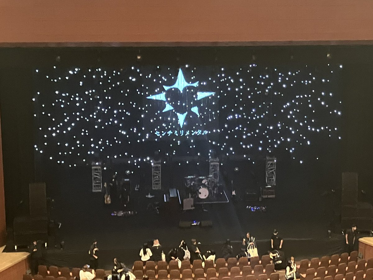 hamaneko13's tweet photo. センチミリメンタル初ホールツアー。名古屋ムリだったので、大阪に参加。アニメで知った人多いと思うけど（私も！）ただの音楽好きな人達にも刺さると思う。ライブ、すっごく良かった。大変な時にやめないでいてくれてありがとう！#センチミリメンタル大阪 https://t.co/KyMYWuEZWT