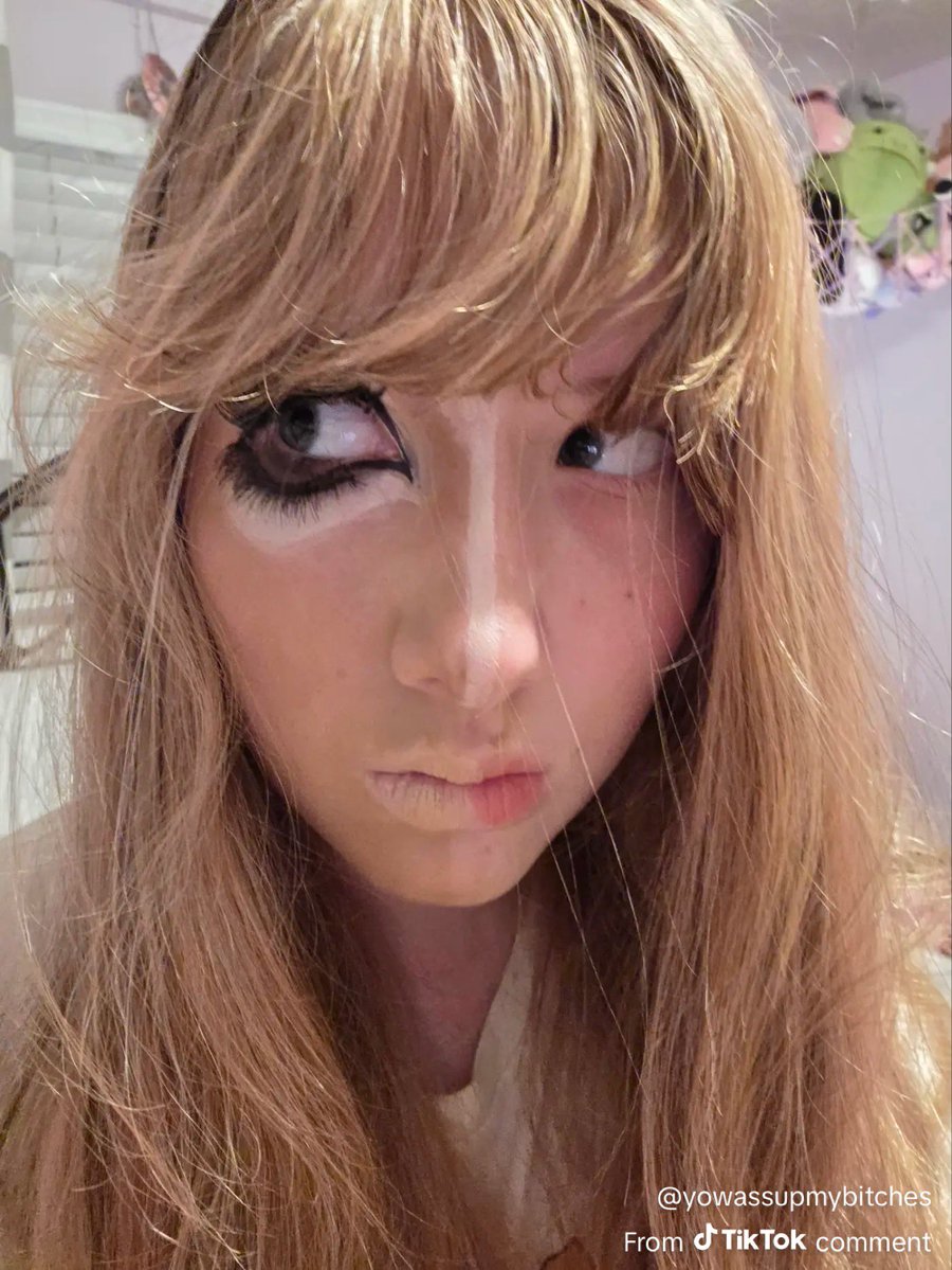 TFD4EV_ER's tweet photo. Makeup should be a crime https://t.co/cU9ziZVGkn