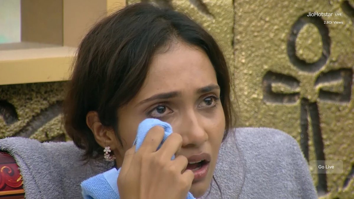 alpasankhyata's tweet photo. All those who are calling her ಅಳುಮುಂಜಿ…
Please stop it... It’s not right....😌

In my opinion, she is not ಅಳುಮುಂಜಿ.
She is an "Irritating ಅಳುಮುಂಜಿ"
#BBK13 https://t.co/s7w01JgPMz