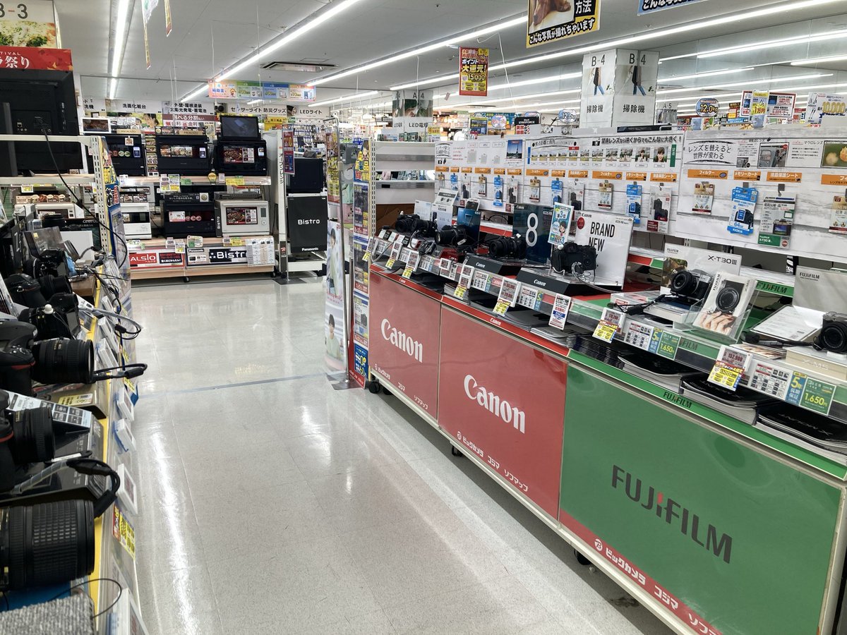 therart_output's tweet photo. FUJIFILMがかっこいいと思いつつPanasonic見てた　SONYも好き https://t.co/UjrEKiqPUe