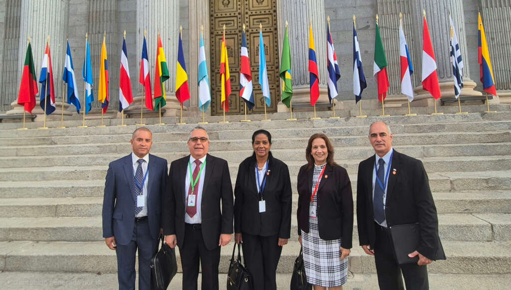 marian_rca's tweet photo. #Cuba denunció durante el XII Foro Parlamentario Iberoamericano que es objeto de una guerra multidimensional, al exponer la política de asfixia del Gobierno estadounidense contra la Isla, como castigo de Washington al pueblo cubano. #CubaNoEsUnaAmenazaElBloqueoSí https://t.co/u6t9uLwRdz
