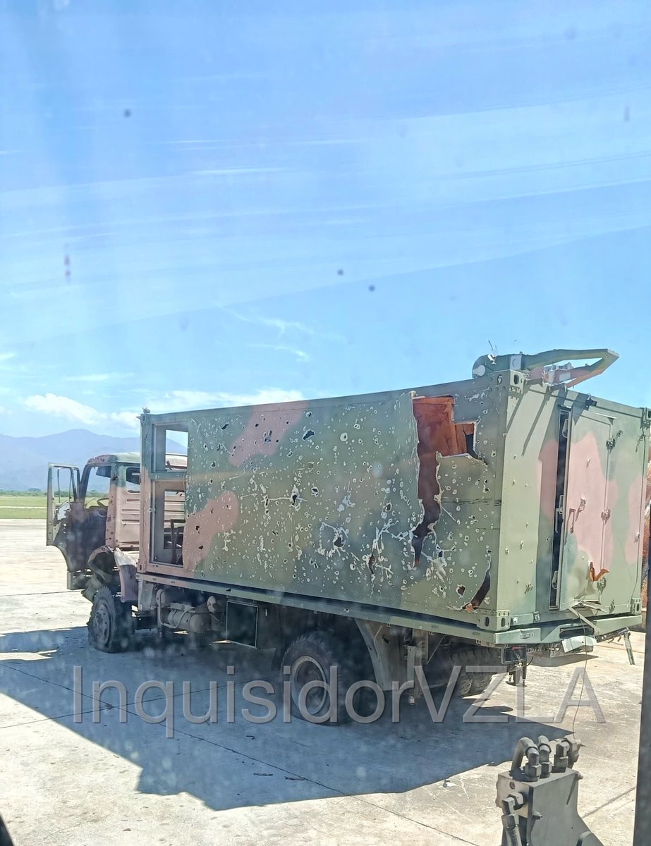 InquisidorVZLA's tweet photo. Hace días apareció este despojo de Radar Chino en los espacios de BAEL, supongo que viene de Fuerte Tiuna o La Carlota cuando los gringos lo agarraron para calibrar su puntería el #3Ene pero nadie sabe😜 @AeroNoticiasVE @Arr3ch0 @Flightwatcher1 https://t.co/3UDBBpxr6C