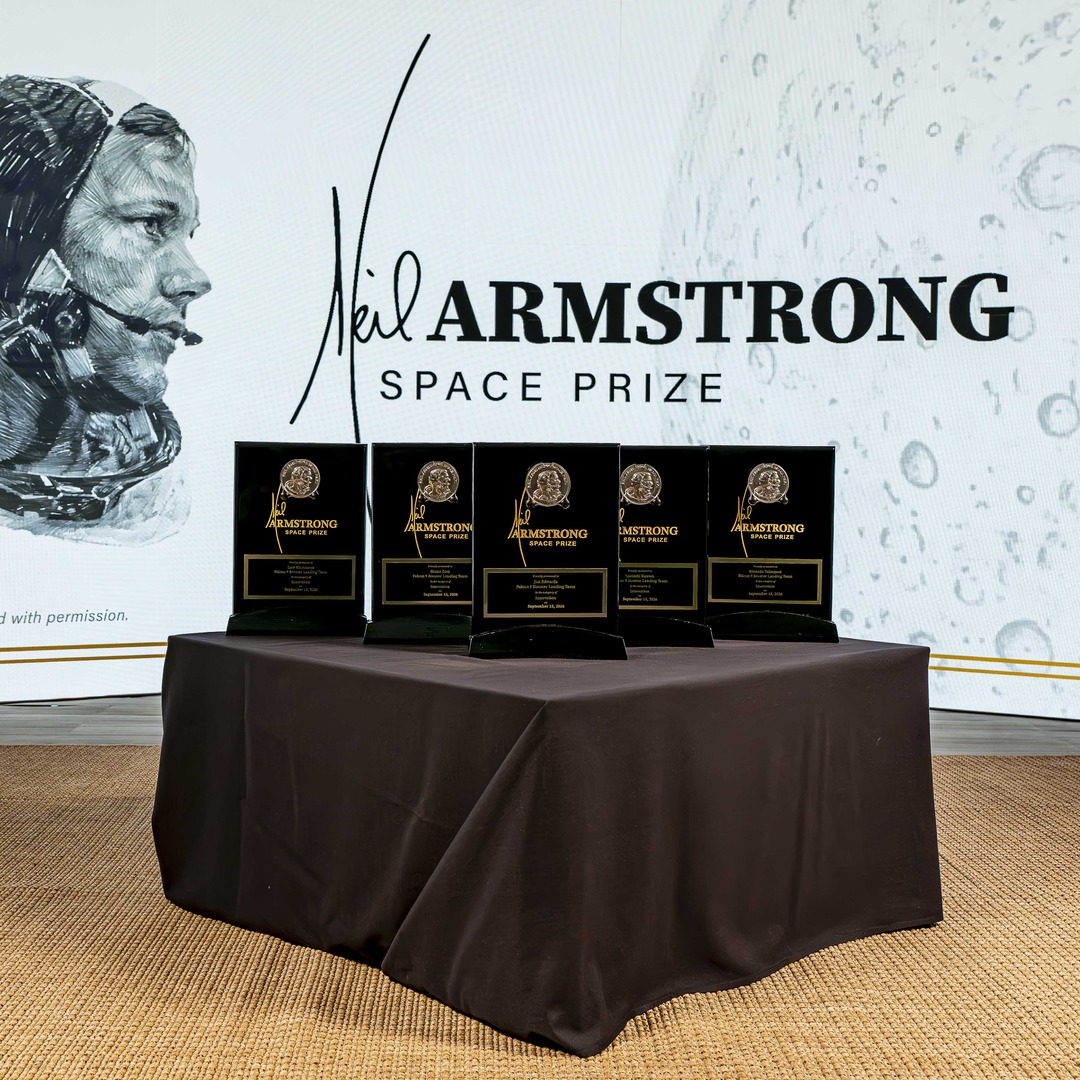 PurdueEngineers's tweet photo. A clay sculpture, a five-micron 3D scan and 25 hours of overnight CNC machining in titanium: How Indiana artists and @LifeAtPurdue engineers made the Neil Armstrong Space Prize.

Full story: https://t.co/E398OK3KvU https://t.co/KHIwlt0r7i