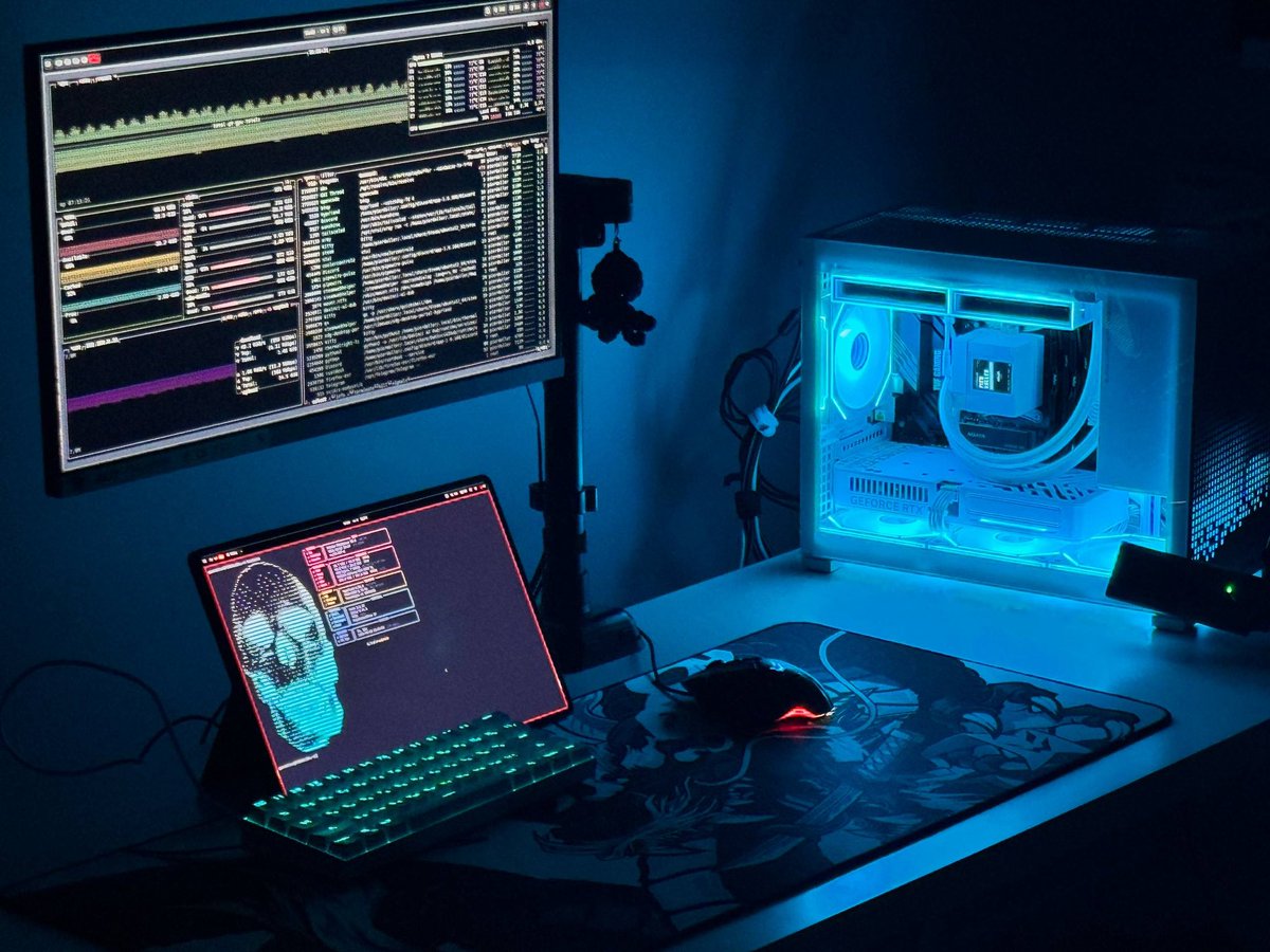 ThePIERDOLLER's tweet photo. Who said you need macOS or Windows for video editing? 

Debian 13 + Hyprland daily driver setup. Managed to get the Tab S9 Ultra running at 120Hz over Sunshine as a control monitor. 

#Linux #Hyprland https://t.co/w5AbjDt1eJ