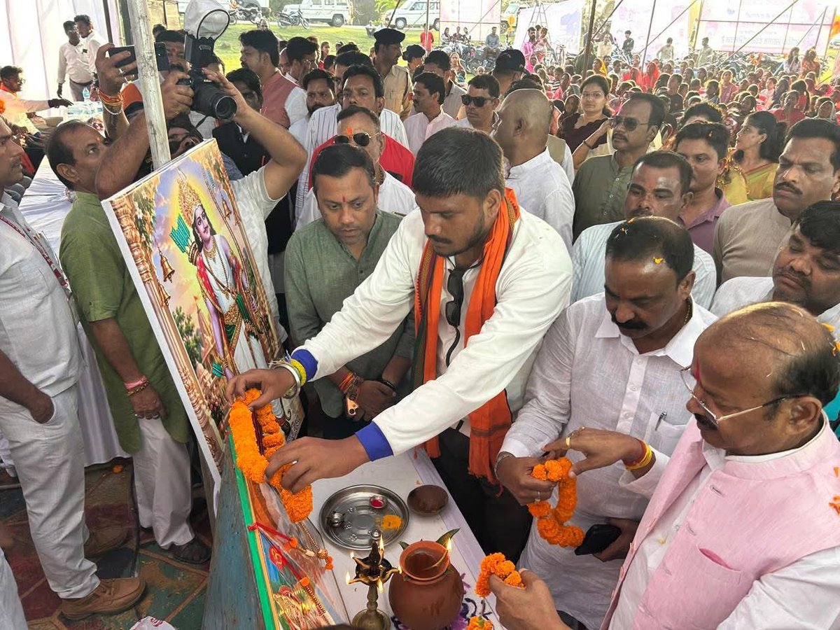 Jitendrbhat4bjp's tweet photo. सेवा संकल्प अभियान की संकल्प यात्रा (वडनगर से वाराणसी) के तहत कोतमा विधानसभा के ग्राम छोटा बेलिया में आयोजित इस भव्य कार्यक्रम एवं संवाद का हिस्सा बनना निश्चित रूप से एक प्रेरणादायक और सराहनीय अनुभव रहा होगा।@Hkhandelwal1964 @DrMohanYadav51 @chshekharbjp @vdsharmabjp @Gaurav_BJP1 https://t.co/ua2ahXF51n