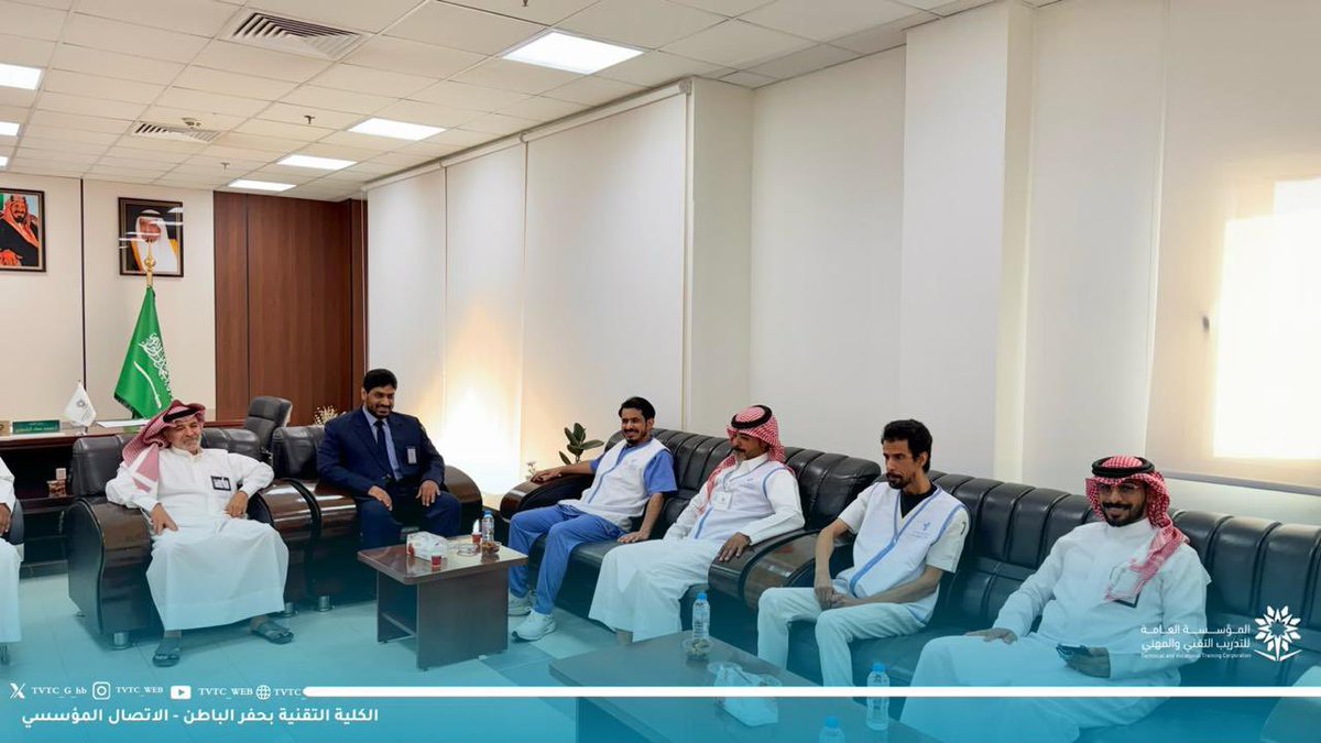 HFR_AJL's tweet photo. #الكلية_التقنية بـ #حفرالباطن بالتعاون مع التجمع الصحي تنفذ حملة التطعيم ضد الإنفلونزا الموسمية استهدفت منسوبي ومتدربي الكلية، وذلك بهدف تعزيز الوعي الصحي والحد من انتشار العدوى. https://t.co/pKop3XFzoU