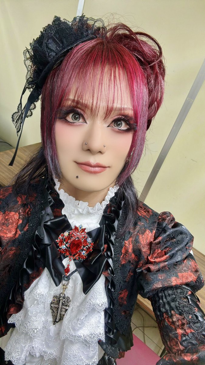 D_Tsunehito's tweet photo. HIZAKI TOUR 2026「ASTRAIA」

ツアー初日の浦和NARCISS、集まってくれた皆ありがとう〜！！
しょっぱなからガツンとメタルだったね！

個人的にナルシスは最近よく出演させていただいている箱で、HIZAKIさんソロでも来ることが出来て嬉しかったな！
次回は10/16(金)池袋EDGEだよ
ぶちかまそうぜ〜っ！ https://t.co/uuWyOUfwg5