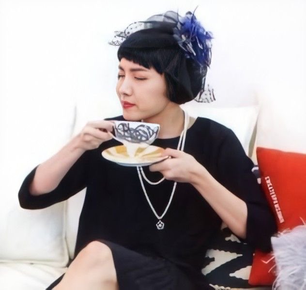 7bonobonoya7's tweet photo. Calm down, calm down my ARMY and vote #ARIASBTS as Most Popular International Artist https://t.co/cC8BVIqnTi