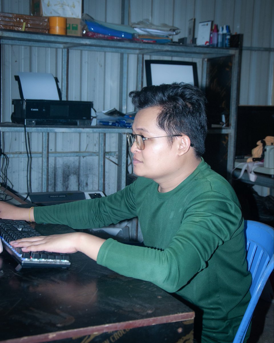 KienVirak's tweet photo. Small business 👨‍💼 

#viral #post #man #kienvirak #x #work https://t.co/E3RKVOpqZQ