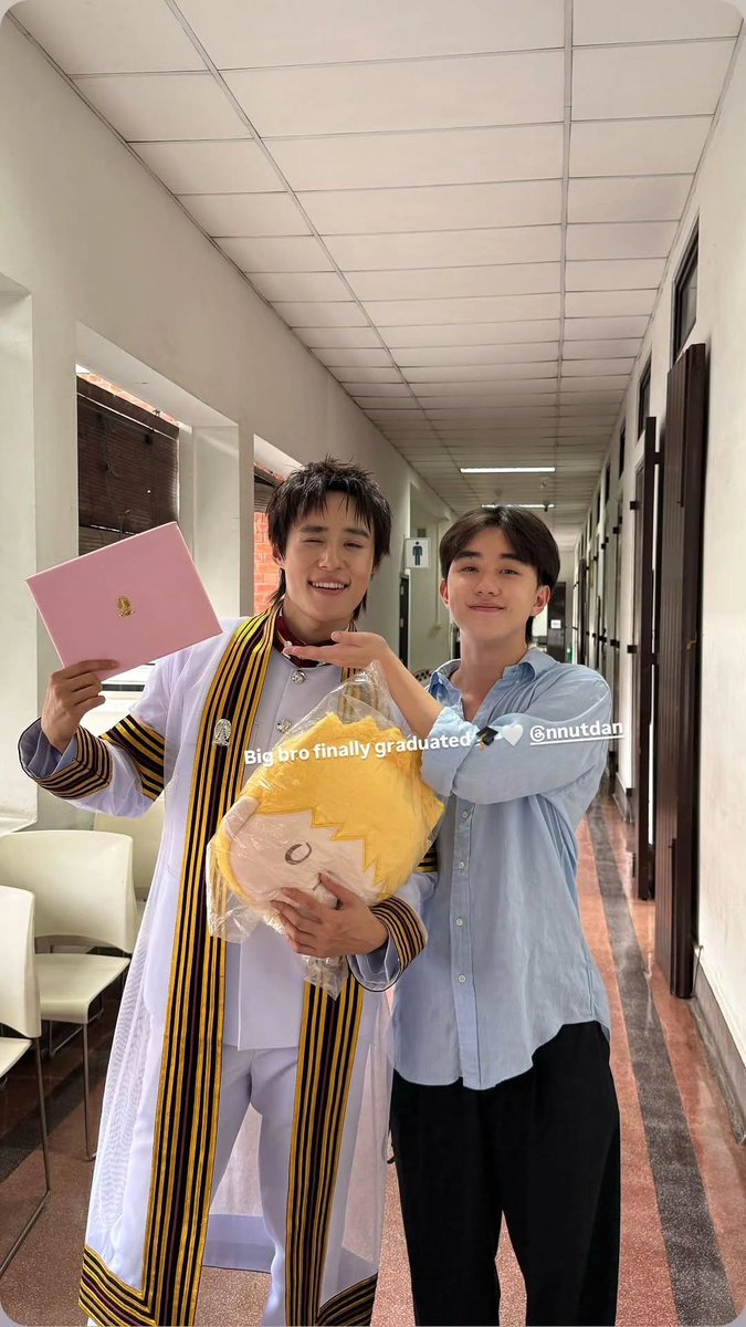 nuthong_ua's tweet photo. @nnutdan @hongshihoshi03 ─── • 02/10/26 • ───
CELEBRATING NUTDAN
#GraduateNutdan

[ Instagram stories update ]➤ nnutdan

♬ ➸ ꒰⁠ https://t.co/MIwpfp2Ebz ꒱
***
♡ #nnutdan 
✧ #LYKN 

🥜🍦 #SupportNutHongUA https://t.co/1HmCSy5JDl
