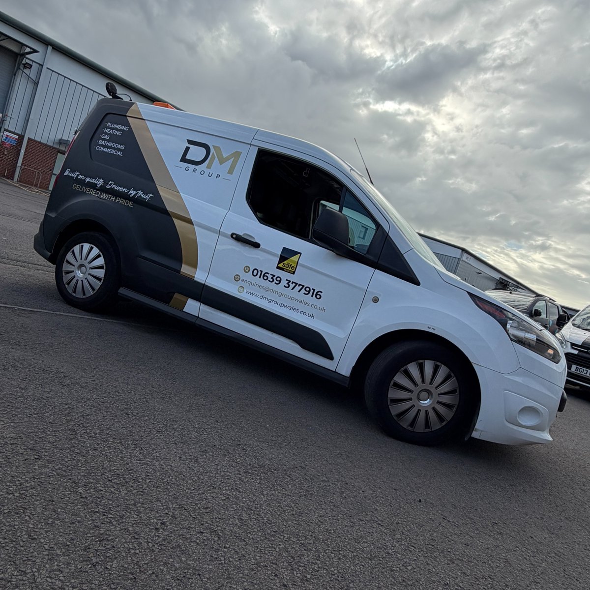 EliteSigns's tweet photo. Your vehicle shapes how people see your business. DM wanted premium and recognisable. We created the identity to match.

 #standoutwinbig https://t.co/ohw00oQgET