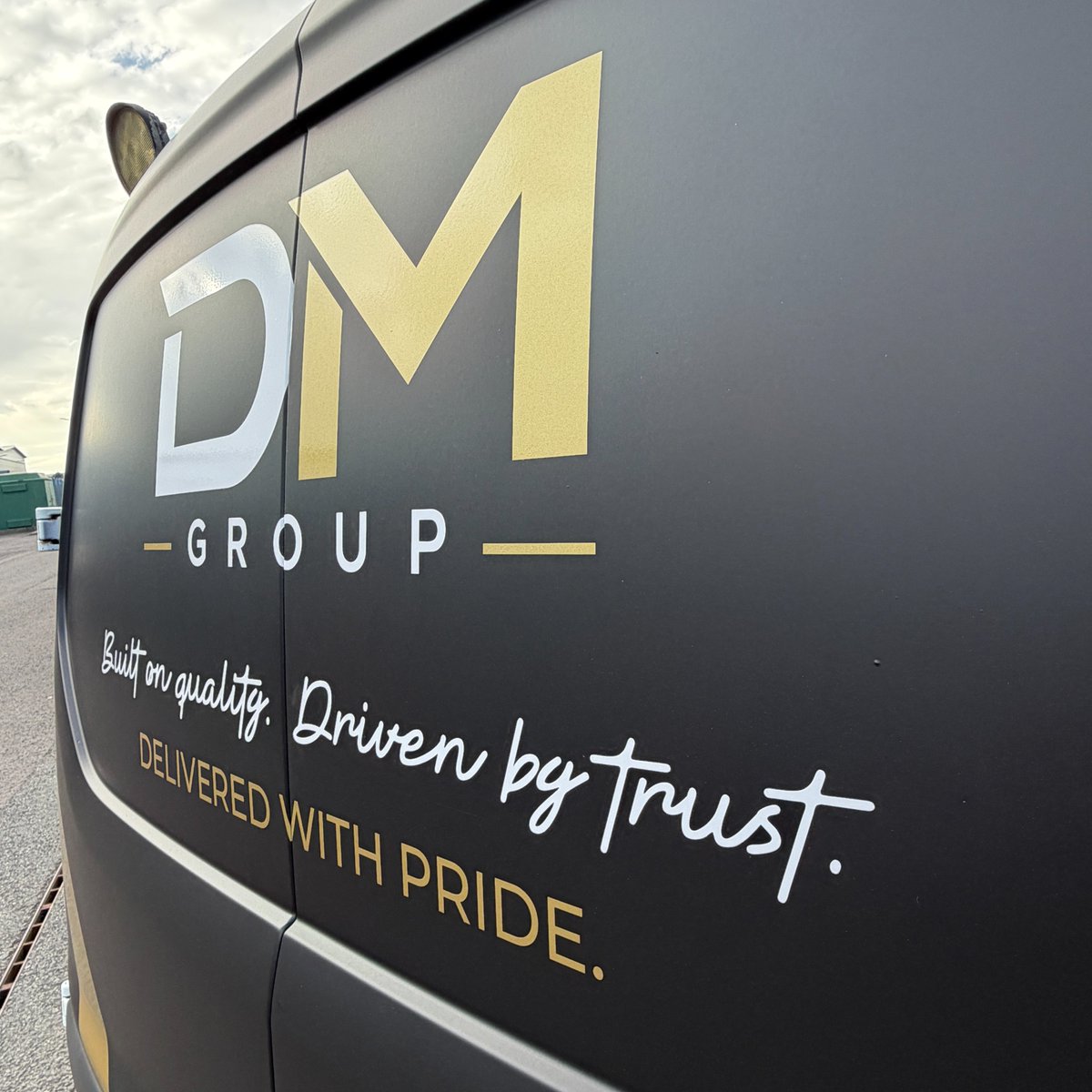 EliteSigns's tweet photo. Your vehicle shapes how people see your business. DM wanted premium and recognisable. We created the identity to match.

 #standoutwinbig https://t.co/ohw00oQgET