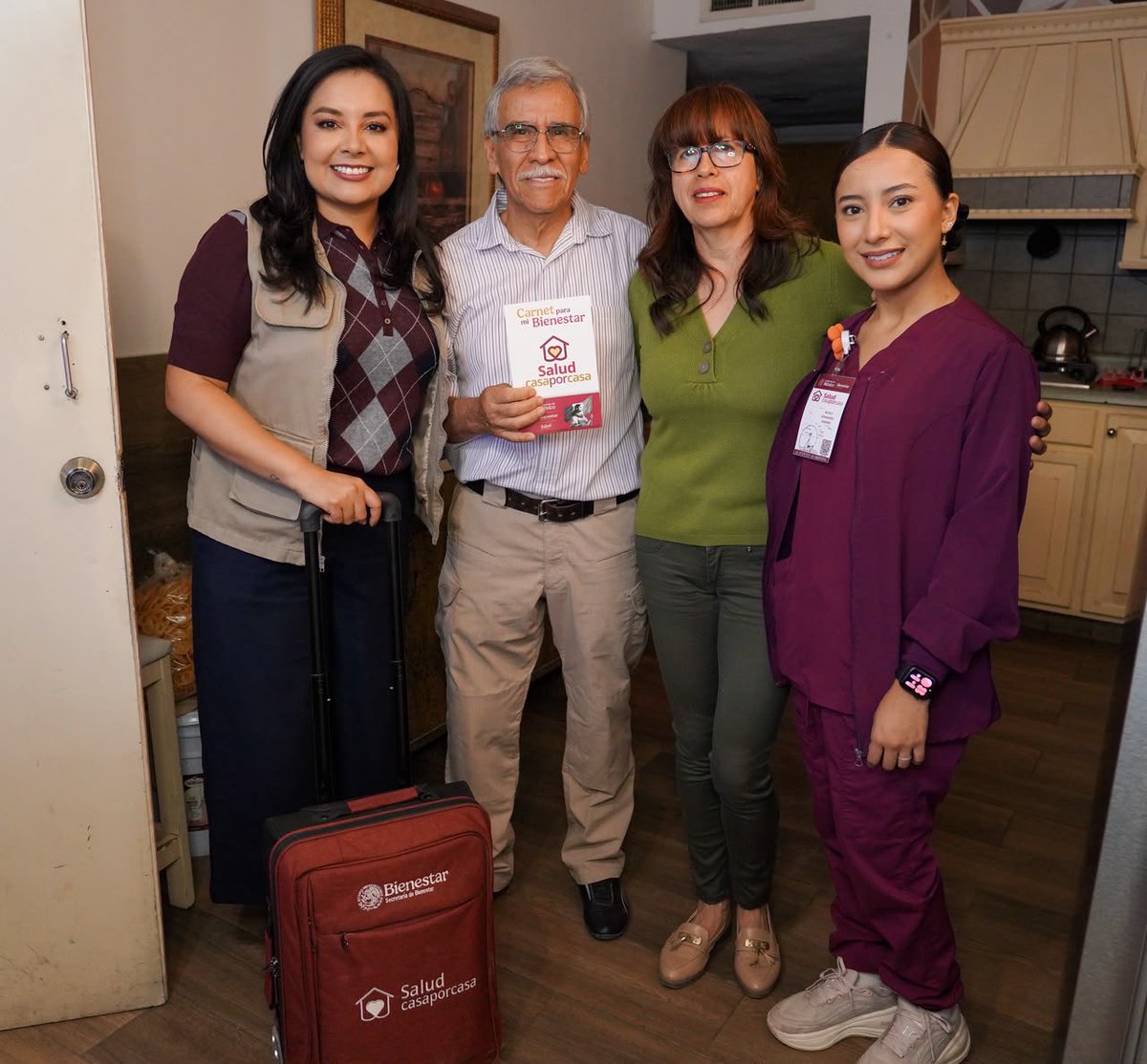 mayrachavezj's tweet photo. 🩺🏡 Llegamos con Salud Casa por Casa a Florestas de San José en Ciudad Juárez.

Platicamos en casa de Don Efrén sobre la importancia y los beneficios que Salud Casa por Casa ha traído a él y a su familia. ❤️🇲🇽

#SaludCasaPorCasa
#HumanismoMexicano
#PrimeroLosPobres https://t.co/ZY93D23l8q