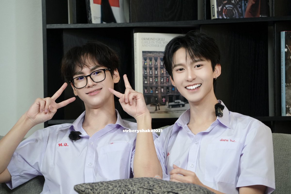 strberyshake's tweet photo. 261002
เลิกเรียนแล้ว ได้เวลามีความรักแล้ว
School's out, time to fall in love.

#芮熙颜RUIXIYANxRyujinPatji
#ryujinpatji #ริวจินแพทจิ
#rryjinnn #chira_patt
@rryjinnn @chira_patt https://t.co/dMPRMO9tcy