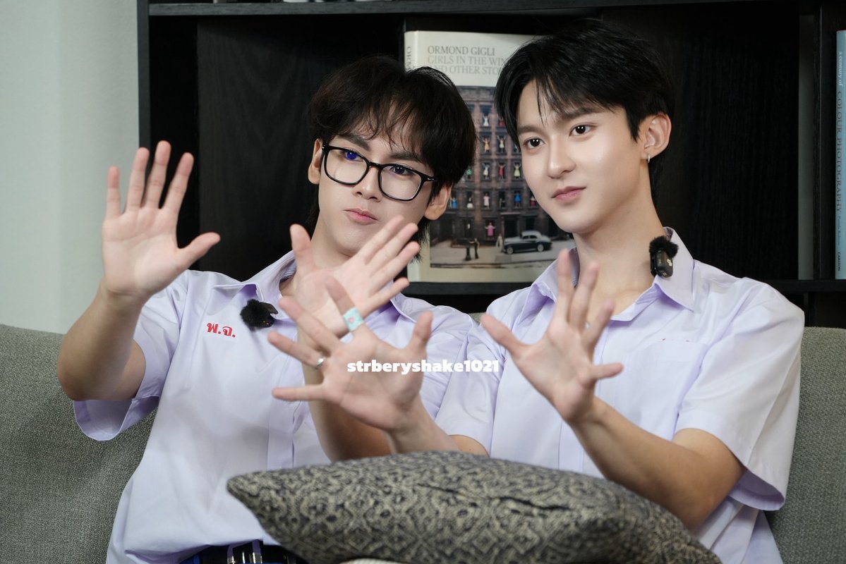 strberyshake's tweet photo. 261002
เลิกเรียนแล้ว ได้เวลามีความรักแล้ว
School's out, time to fall in love.

#芮熙颜RUIXIYANxRyujinPatji
#ryujinpatji #ริวจินแพทจิ
#rryjinnn #chira_patt
@rryjinnn @chira_patt https://t.co/dMPRMO9tcy