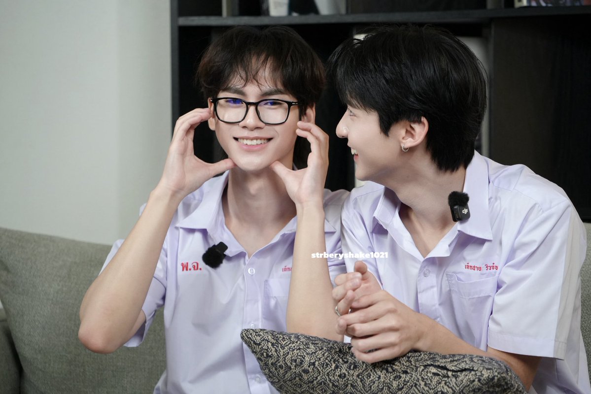 strberyshake's tweet photo. 261002
เลิกเรียนแล้ว ได้เวลามีความรักแล้ว
School's out, time to fall in love.

#芮熙颜RUIXIYANxRyujinPatji
#ryujinpatji #ริวจินแพทจิ
#rryjinnn #chira_patt
@rryjinnn @chira_patt https://t.co/dMPRMO9tcy