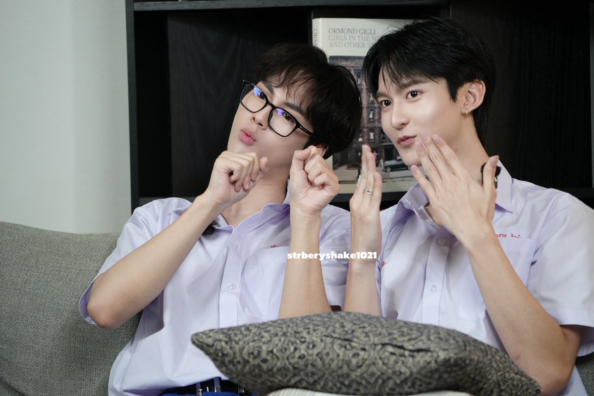strberyshake's tweet photo. 261002
เลิกเรียนแล้ว ได้เวลามีความรักแล้ว
School's out, time to fall in love.

#芮熙颜RUIXIYANxRyujinPatji
#ryujinpatji #ริวจินแพทจิ
#rryjinnn #chira_patt
@rryjinnn @chira_patt https://t.co/dMPRMO9tcy