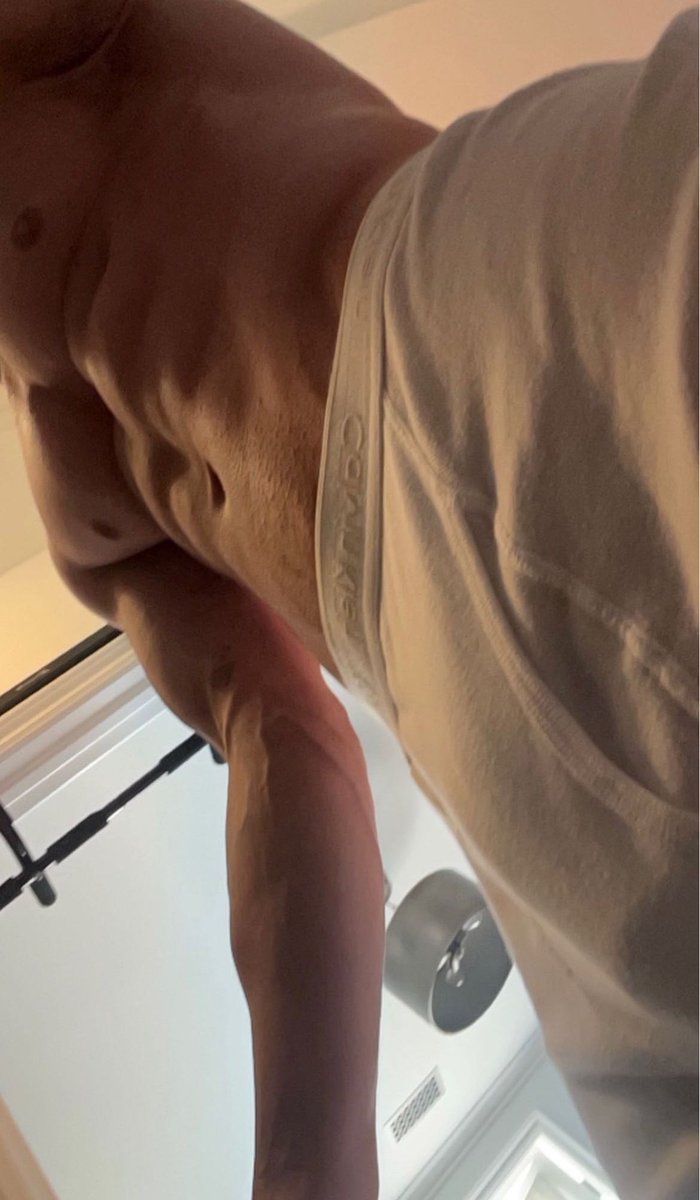 cashmasterbuckk's tweet photo. on your knees, loser https://t.co/8Oblc6SJkX