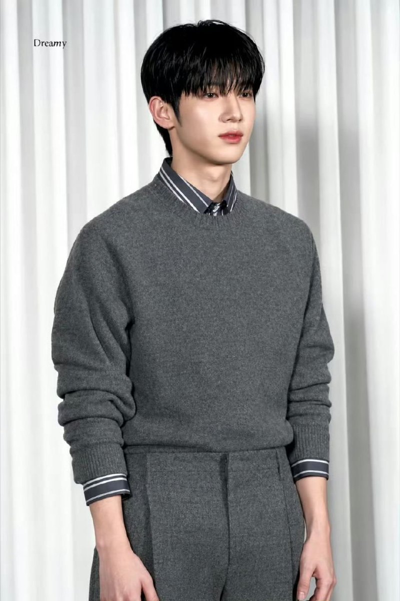Ustinianwo's tweet photo. 박시우는 등장하는 순간부터 모두를 놀라게 했어요. 오늘 파리 패션위크에서의 퍼포먼스가 정말 멋졌고, 너무 잘생겼어요!

PARK SIWOO AT LANVIN PFWSS27

#PARKSIWOOxLANVIN
#PARKSIWOO
#LANVINPFWSS27 https://t.co/sY3jiSydzd