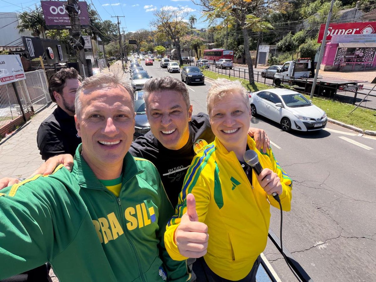 DepSanderson's tweet photo. HOJE É DIA DE CARREATA! 

Começamos pelas ruas de Porto Alegre, levando nossa mensagem e a certeza de que o RS precisa de uma liderança forte para voltar a crescer! 

SANDERSON 222 | MARCEL 300
ZUCCO 22 | FLÁVIO 22 https://t.co/Xa4NURl6hK