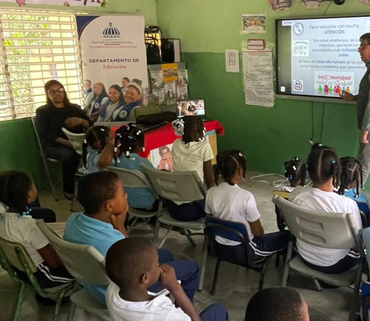 ValoresMorales's tweet photo. No podemos continuar ignorando

La educación primaria es fundamental para fortalecer la formación y contribuir a orientar conductas civilizadas, humanas y justas en los adolescentes y futuros ciudadanos.

Junto a la DGDC impartimos charlas sobre Los Valores Morales, Éticos y https://t.co/5B4o1IABIM