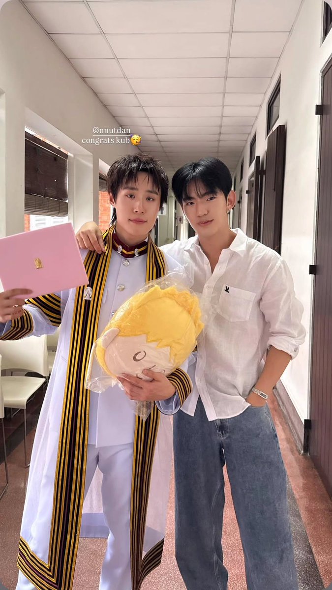 nuthong_ua's tweet photo. @nnutdan @hongshihoshi03 ─── • 02/10/26 • ───
CELEBRATING NUTDAN
#GraduateNutdan

[ Instagram stories update ]➤ nnutdan

♬ ➸ ꒰⁠ https://t.co/MIwpfp2Ebz ꒱
***
♡ #nnutdan 
✧ #LYKN 

🥜🍦 #SupportNutHongUA https://t.co/1HmCSy5JDl