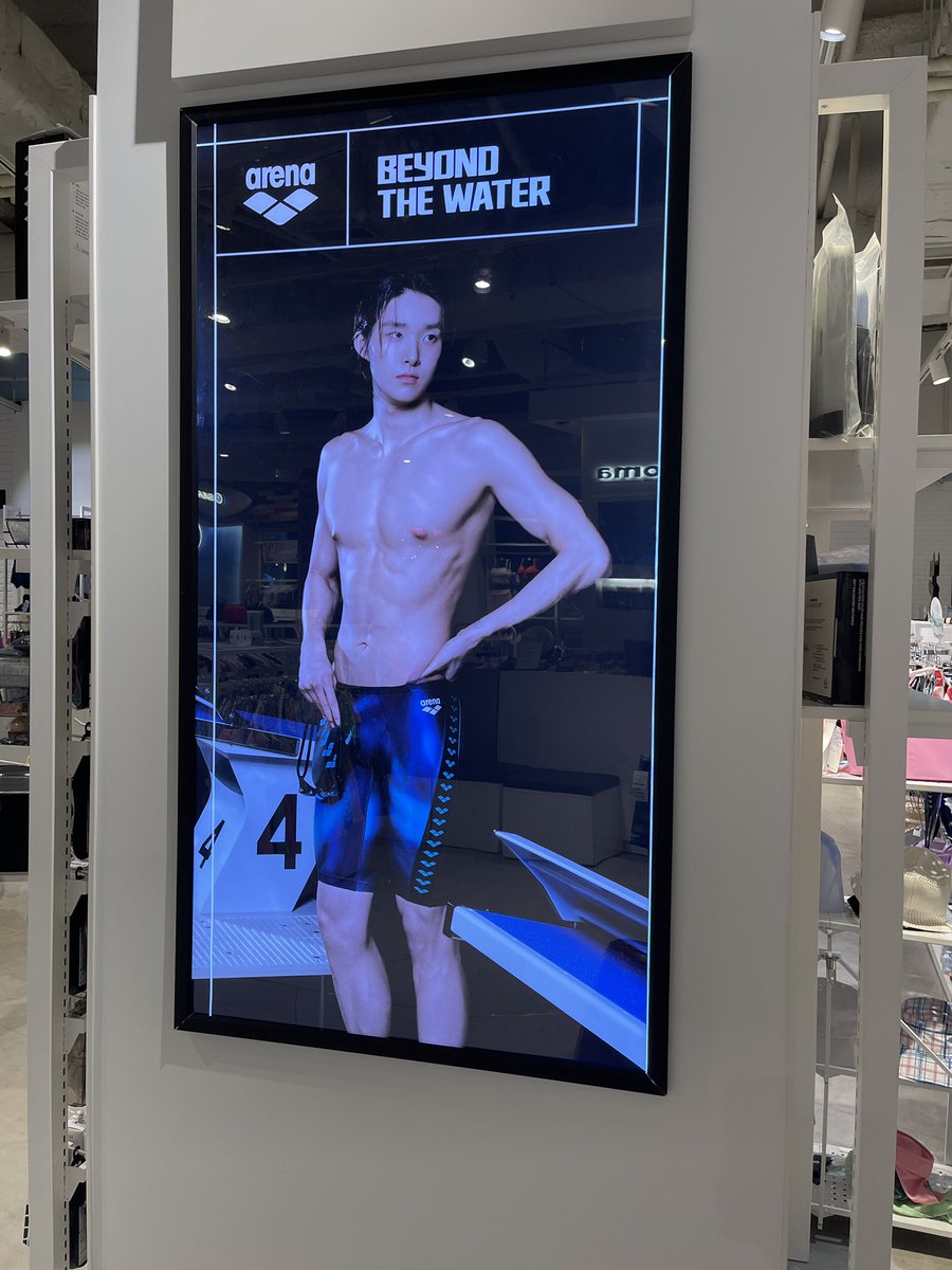 takashi0453's tweet photo. ロッテモール🇰🇷で売ってたけど、サイド太いのがちょっとなぁ🤔 https://t.co/4kMGiRJgVN