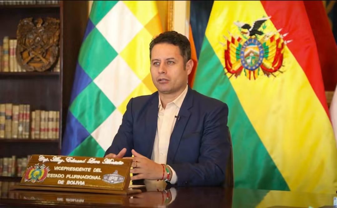 BoliviaLibreNow's tweet photo. En Bolivia No están respetando las leyes. No están respetando la Constitución Política del Estado. Están persiguiendo funcionarios, amenazando autoridades, interviniendo instituciones autónomas y utilizando a la Policía para ejecutar operaciones graves e inconstitucionales. https://t.co/oGH0Z2YPNp