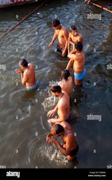 nationfirstgr8's tweet photo. @SantoshHbb @Warlock_mohit @Divyakitweet जिम जाने वाले लड़के इंस्टाग्राम पर नंगे होकर अपना bicep, abs और chest दिखा रहे हैं ताकि लड़कियों का अटेंशन मिले। पवित्र नदियों में लड़के खुलेआम नंगे होकर नहाते हैं। ऐसे चतुर्थहीन पुरुषों को पति परमेश्वर कहा जाता है। https://t.co/Zr6BqDuRvd