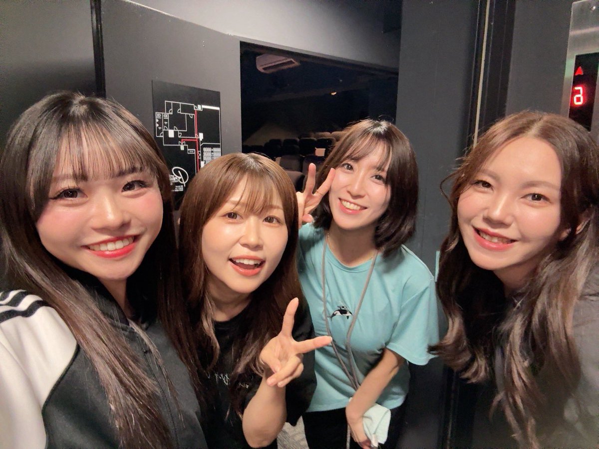 endlessroad52's tweet photo. うるまちゃん
お誕生日おめでとう🎉💕
#モーチュアリー2026  開演前にみんなでお祝い🎂✨素敵な1年になりますように!!

📷④ #きとヤツ ぶりの共演嬉しい🫶!! https://t.co/eByWG5u5GA