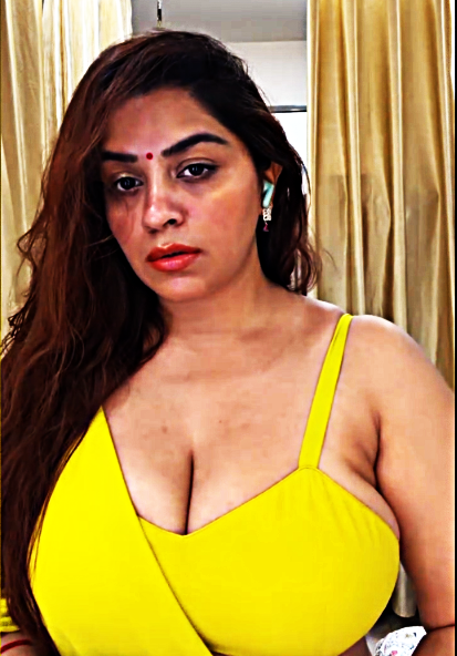 desibaddies__'s tweet photo. This mOOmy is the MUMMY of 2 kids and just look at her 🥵🥵💦
 Her kids must be soo proud especially her son lol...

#vandanapathak #hot #baddie https://t.co/BbNH4Xq5ix