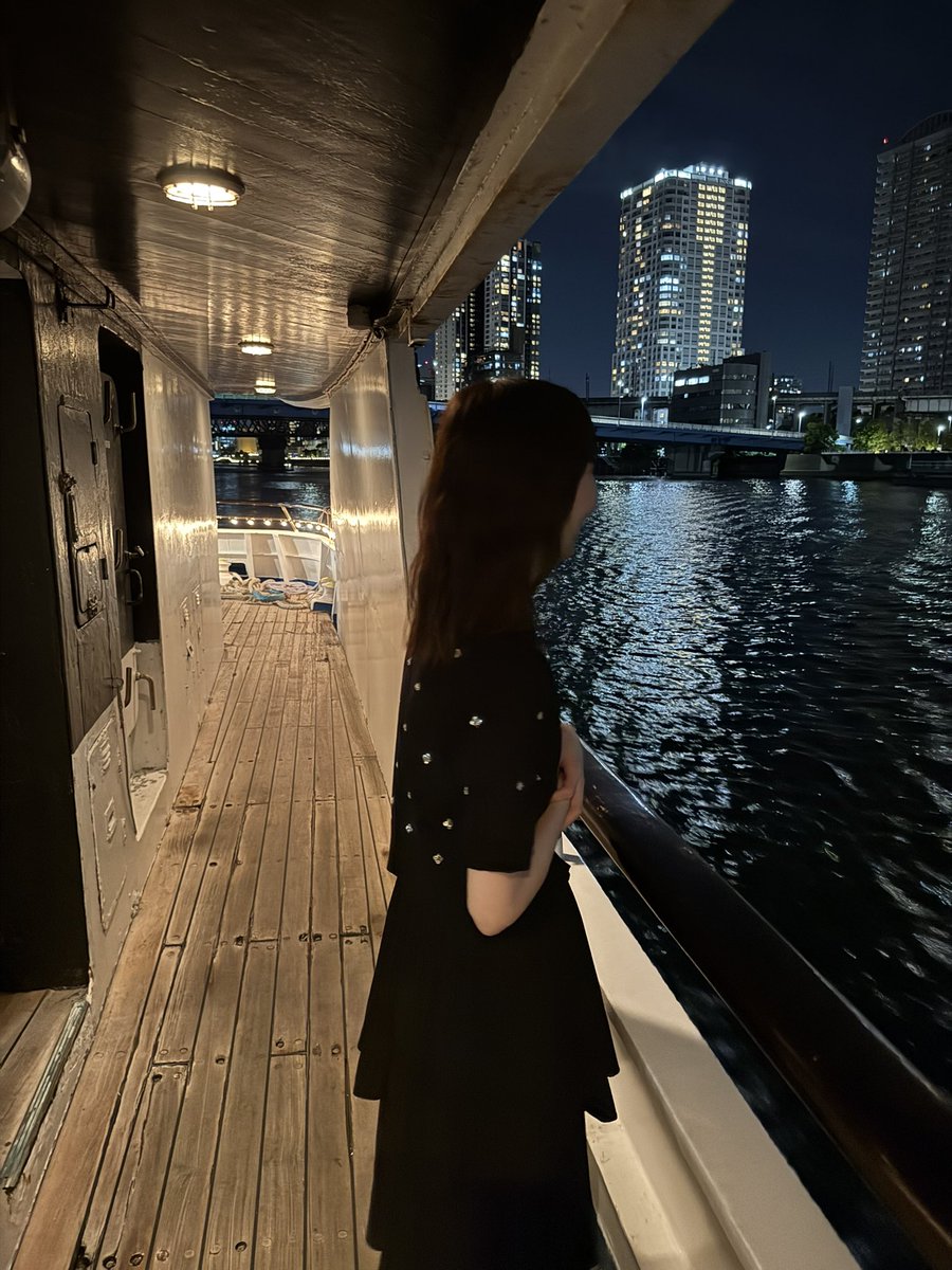 nobutinFD3S's tweet photo. 思い出のお船の1Fデッキと船室貸し切って
プライベートクルージングで無事プロポーズして
婚約してクタクタウキウキで2人で帰宅したのが
もう半年前です😅時間が経つのが早いです
同棲して一年ほど経つので入籍した今日も
お互いあまり実感は湧きませんが
今日も仲良くゲラゲラ笑って過ごしてます https://t.co/6IQNKuW04h