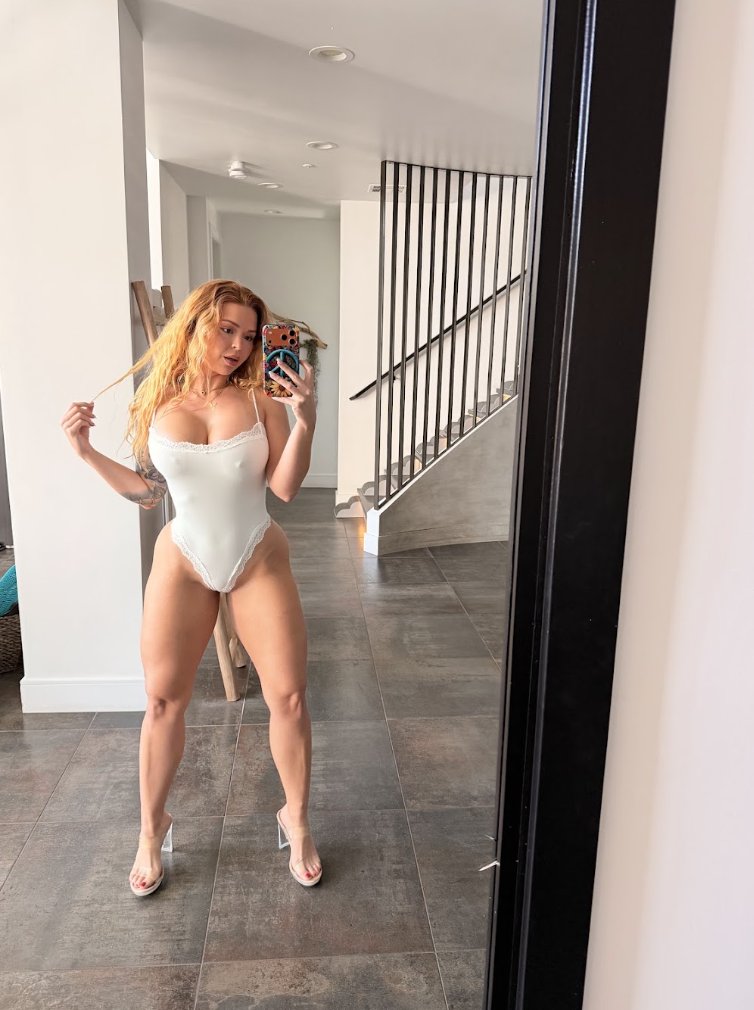 sinatradailyy's tweet photo. front or back? https://t.co/fBHcLPD52p