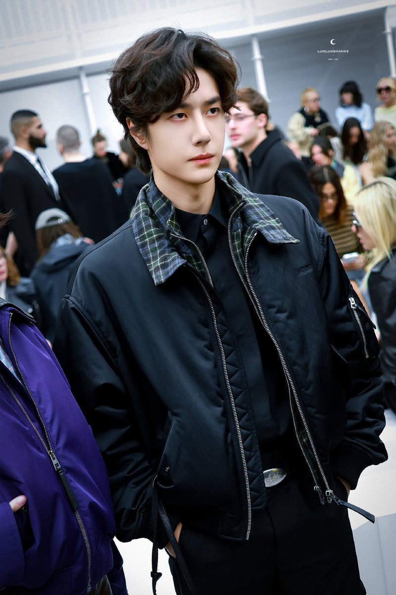 wxyzybxz's tweet photo. 261002 Wang Yibo at LOEWE PFW

SO HANDSOME!!

cr 洛洛山河0805x1005
WANG YIBO AT LOEWESS27
#WangYiboPFWSS27xLoewe https://t.co/QY2u3TmEUQ