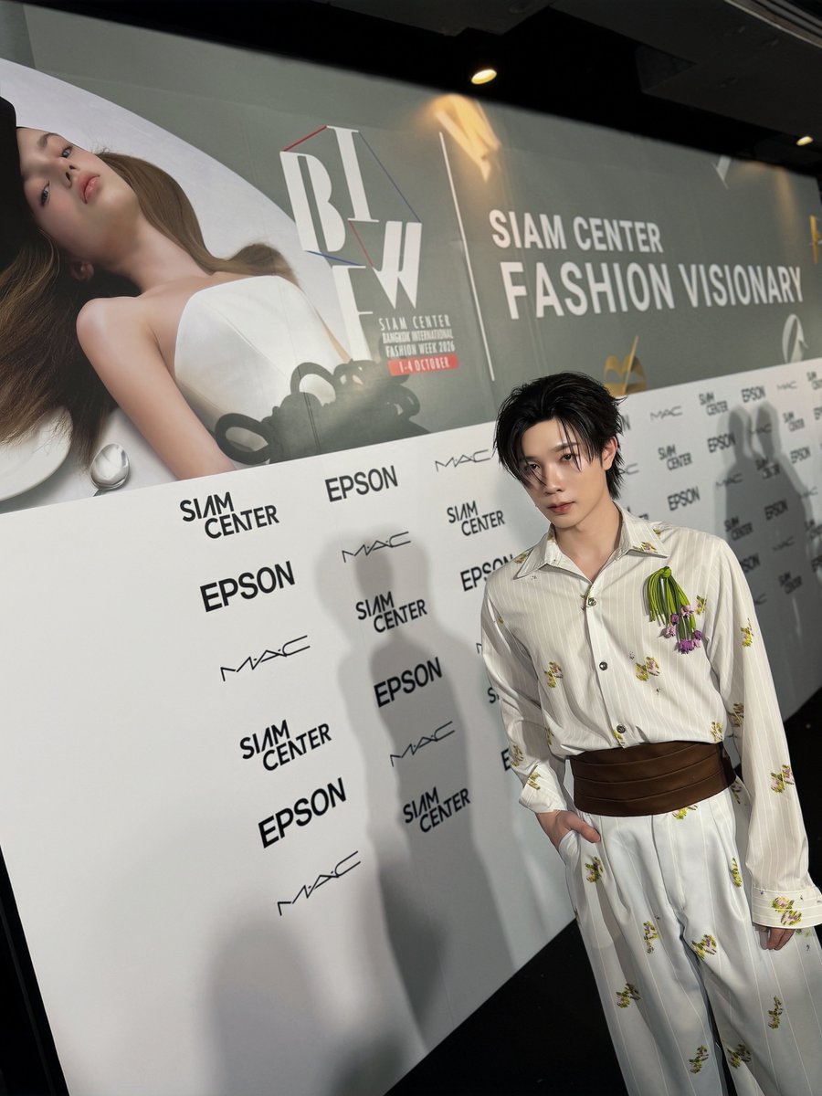 DomundiTV's tweet photo. จบลงไปแล้วสำหรับงาน Siam Center Bangkok International Fashion Week 2026 : Srinakharinwirot University (FASH SWU CCI) ✨

ขอขอบคุณ @siam_center ที่ให้เกียรติ “ยิม” @mynameis_yim ได้มาร่วมเดินแบบในงานวันนี้นะคะ 🥰

ขอขอบคุณแฟน ๆ ทุกคนที่มาเจอกัน รวมถึงแฟน ๆ ที่ส่งกำลังใจมาให้ยิมด้วยนะคะ 🫶🏻

YIM AT SIAM CENTER BIFW26
#SiamCenterBIFW2026xYIM