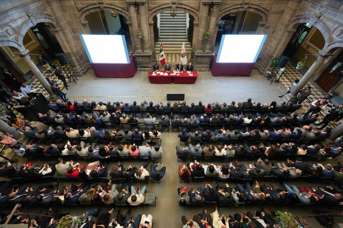 MxInteraccion's tweet photo. Logra @pepechedrauimx inversión histórica para Puebla capital de la mano de @carlosslim 

Grupo Carso destinará más de 4 mmdp para la construcción de plaza comercial y vivienda en la zona de San Francisco @PueblaAyto #Puebla 
A detalle: 👇🔗
https://t.co/z8NP1DAY5Z https://t.co/dNbOrkiLtj