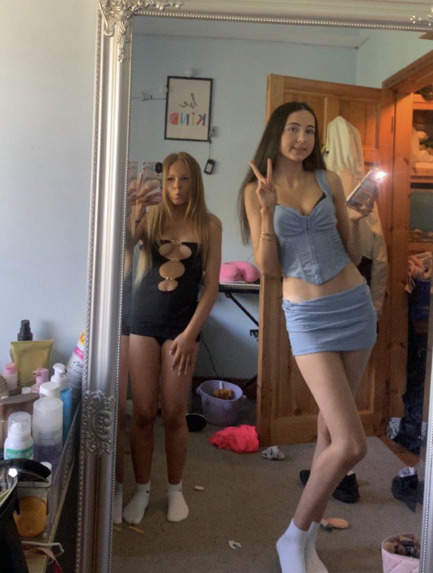 UKonlyyyyom's tweet photo. Back again lads you know what for 😈😈 chav teen babes mmm https://t.co/yJfsbPEwoK