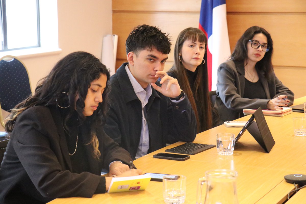 AGCICHILE's tweet photo. Junto a @ACHMChile realizamos Charla de Cooperación Internacional, como parte de un ramo de ciencia política @uchile. Recibimos a estudiantes, académicos y gobiernos locales con experiencias exitosas de cooperación descentralizada en municipios de Isla de Maipo y Juan Fernández. https://t.co/5dRnDqFUqT