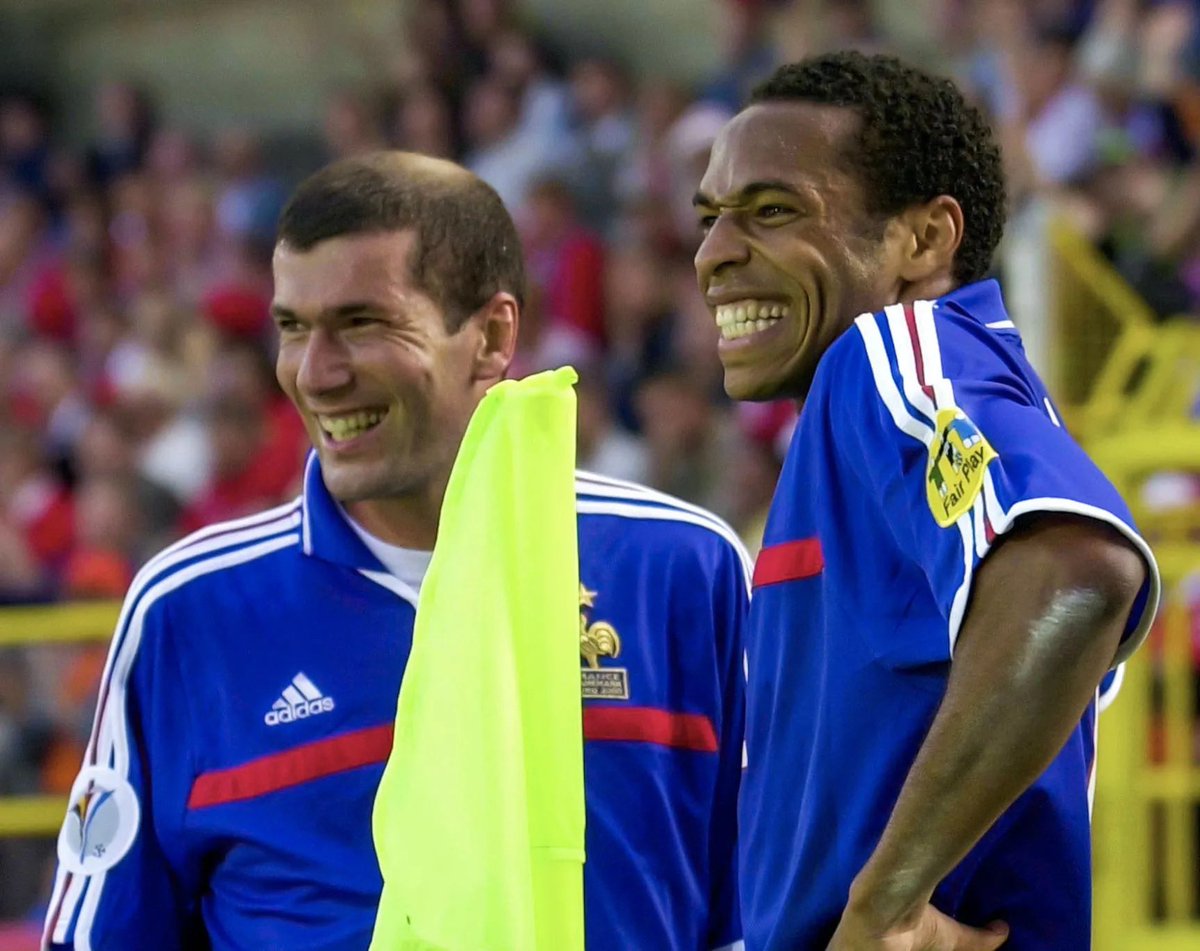_BeFootball's tweet photo. 🚨 Sur ces 10 noms, QUI MÉRITE ET QUI NE MERITE PAS SA PLACE au “Hall Of Fame” de l’Équipe de France ? 🇫🇷🤔

▫️Zinédine Zidane 
▫️Thierry Henry 
▫️Kylian Mbappé 
▫️Antoine Griezmann 
▫️Franck Ribéry 
▫️Paul Pogba 
▫️Patrick Vieira 
▫️Hugo Lloris 
▫️Karim Benzema
▫️Olivier Giroud https://t.co/x8GjuG3uqM