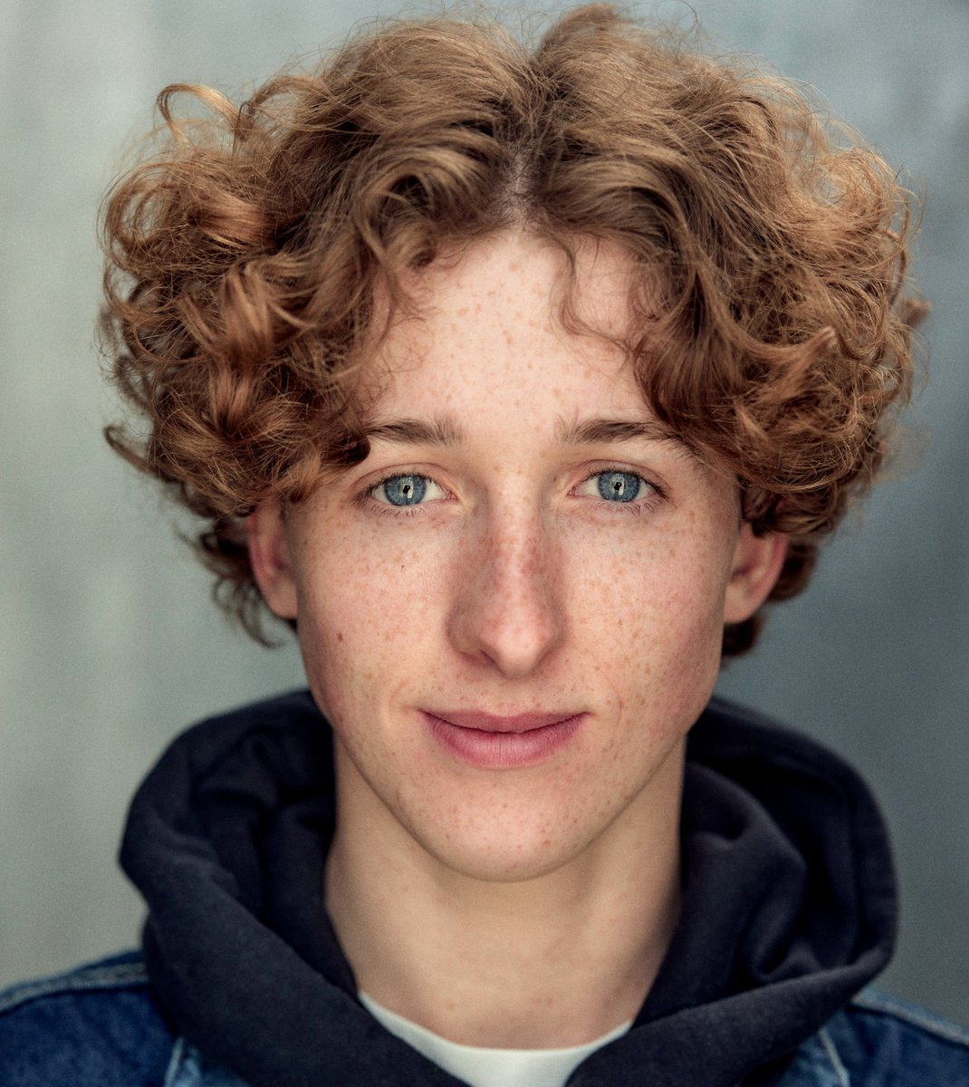 simp4weasley's tweet photo. Look how perfect he is as Percy Weasley

#RuariSpooner #HarryPotter https://t.co/7kjTsK9Vpu