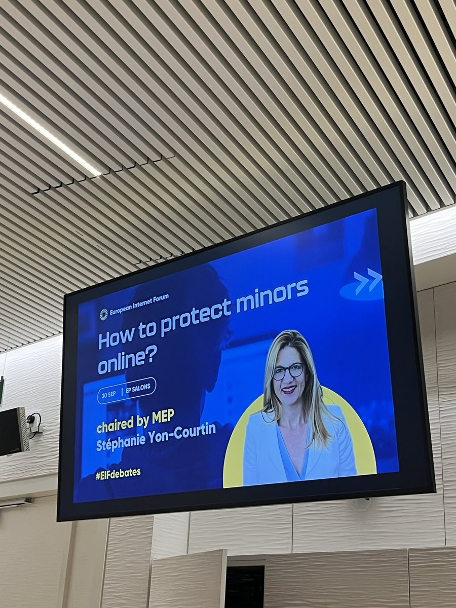 s_yoncourtin's tweet photo. Ce mercredi, au Parlement européen, j'ai ouvert le petit-déjeuner du @EIF4eu sur la protection des mineurs en ligne.

Aux côtés de Prabhat Agarwal
(DG CONNECT), Nadia Jouvraleff (Orange), Bianca-Ioana Marcu (Future of Privacy Forum) et Tara Whalen (WorldWideWeb Consortium) j'ai défendu une position claire: scroll infini, lecture automatique, notifications sans fin : ce n'est pas un accident, c'est un modèle économique. Et l'attention de nos enfants en est le produit.

Aux États-Unis, Meta et TikTok viennent de s'engager à limiter le temps d'écran des adolescents et à couper l'accès la nuit. C'est donc possible. 
Ce qui vaut pour un ado de New York doit valoir pour un ado de Paris : les enfants européens ne sont pas des utilisateurs de seconde zone.

Avec le KIDS Act, ce sera aux plateformes de prouver que leurs services sont sûrs. Notre objectif : rendre à nos enfants la liberté de s'arrêter.

Merci à l'EIF et aux intervenants pour ce débat.

#ProtectionDesMineurs #KIDSAct #DSA