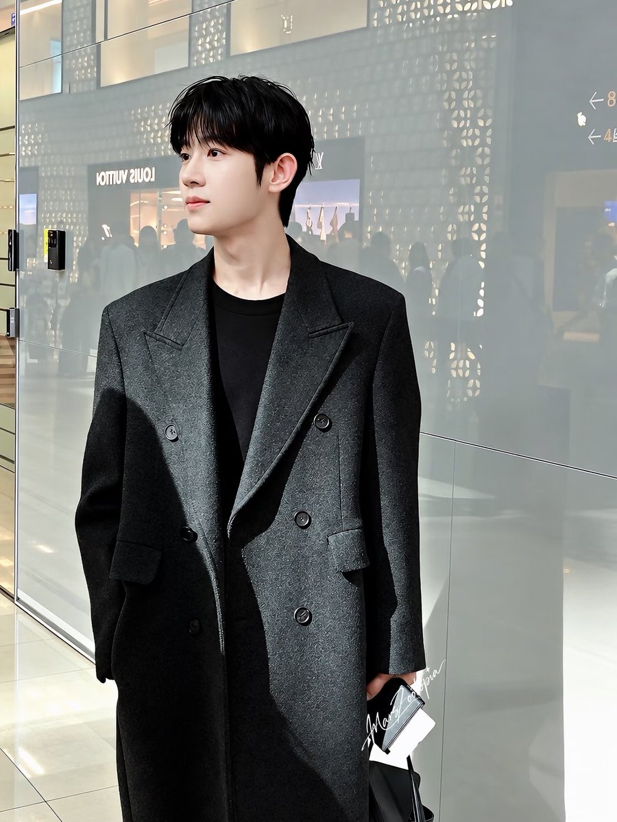 Lorrainer17L's tweet photo. 朴时宇 我们永远在一起。박시우 영원히 함께 하자时宇你就是我们的四叶草。

PARK SIWOO AT LANVIN PFWSS27

#PARKSIWOOxLANVIN
#PARKSIWOO
#LANVINPFWSS27 https://t.co/8NkgV6wKrk