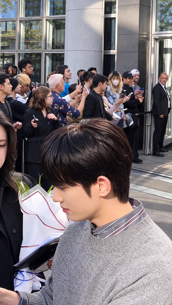 gppfll's tweet photo. 너무 이뿌당..♡ 
#PARKSIWOOxLANVIN
#LANVINPFWSS27
#PARKSIWOO https://t.co/UcTJHtv778