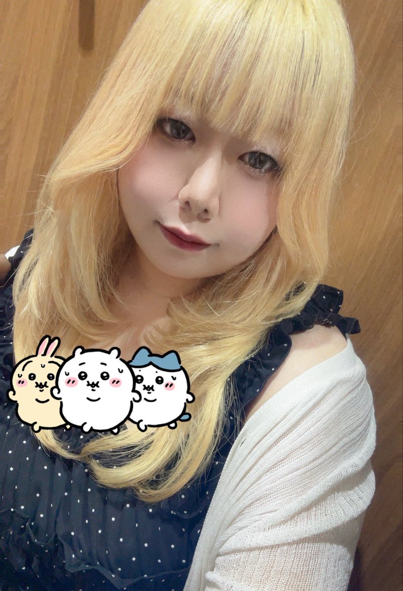 cha0chu_ru's tweet photo. リタッチしてきた🤞
今回は特に色入れたりせずブロンドキープです🐰ྀི🩵ྀི可愛く巻いてもらってにこにこ、自分でもできるようになりたいからコテ欲しいな〜って思ったり(´ .  ̫ . `) https://t.co/z3QWXv66pU