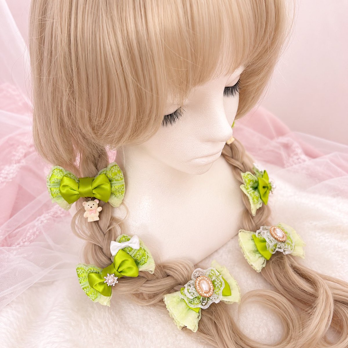madedreamribbon's tweet photo. 🍀🍀深夜に自慢タイム🍀🍀

新作できました🥺💘
推し色リボンの6個セット🎀

ツインテールや三つ編みにたっぷり付けて、
推しをリボンまみれにしたい…🤍

グリーン担当の推しへ💚
ステージの上で誰よりも目立っちゃってくださいっ！！✨

他の推しカラーも作りたい🎀💭 https://t.co/JAyz5t0zQE