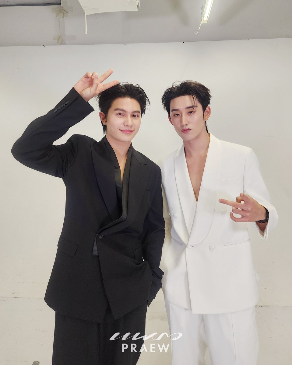 Praewdaily's tweet photo. โมเมนต์น่ารักๆ ของ  “วิลเลี่ยม-เอส” ใน #PraewLiveXWilliamEstConcert

🔗 https://t.co/jOpXOLJ6Cu

#WilliamEstConcert #WilliamEst #PraewLive #Praewmag https://t.co/XQU1NNrmLs