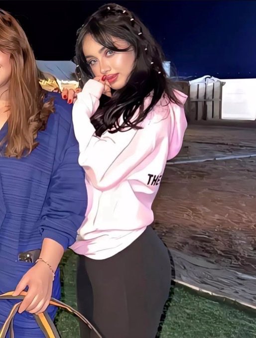 Ggfqn3w's tweet photo. مين من المشهورات اللي لاعبه في مخك ياكسمك وتبغاني احلبك عليها 🐽😵‍💫؟ يلا على الخاص ياولد الشرموطه قبلها شوف البايو https://t.co/r18xLaBj1i